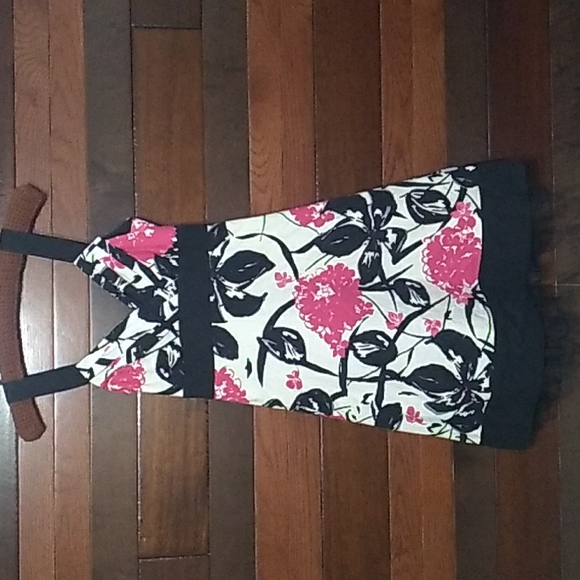 Speechless Dresses & Skirts - Speechless V Neck Sleeveless A Line Floral Midi Dress